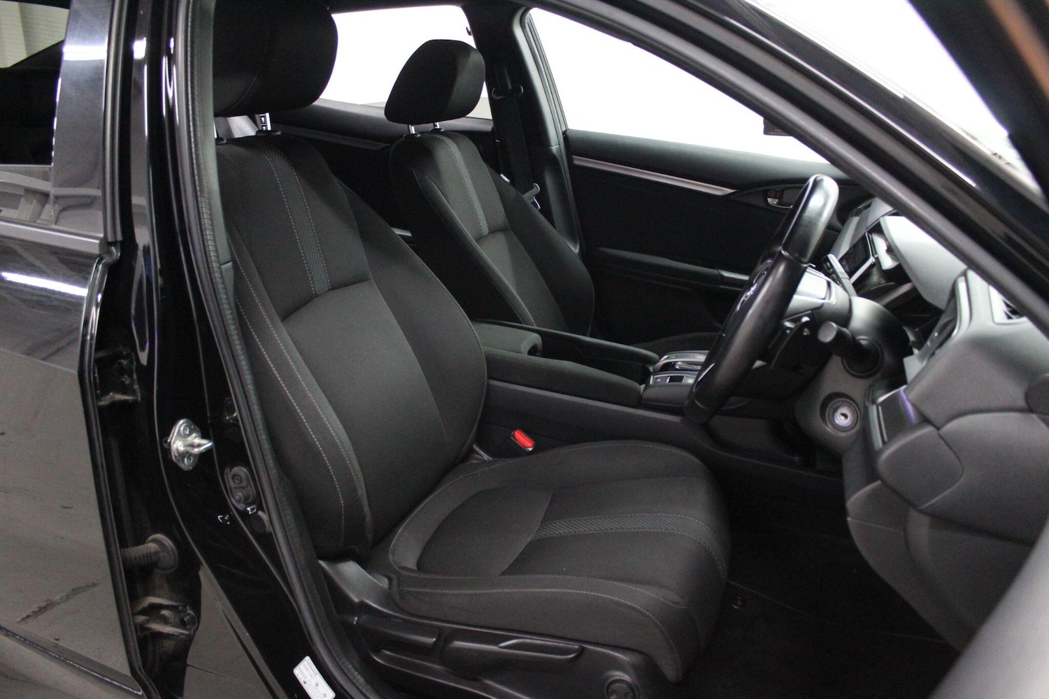 Used Honda Civic 2017 for sale - 76886505: Photo 20