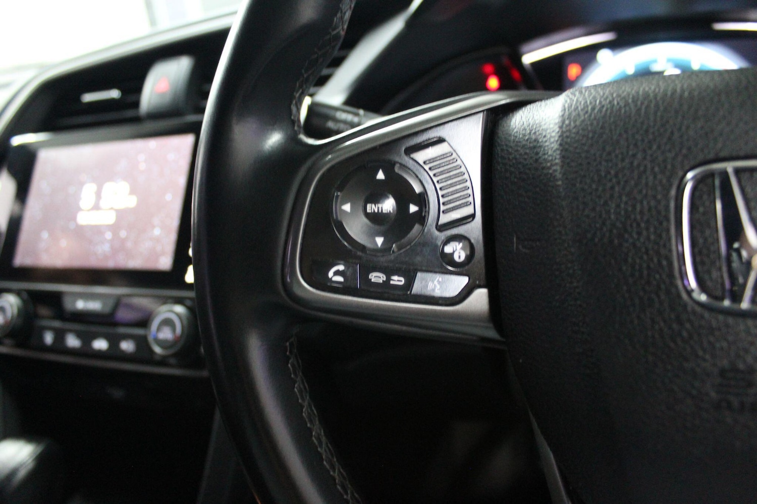 Used Honda Civic 2017 for sale - 76886505: Photo 30