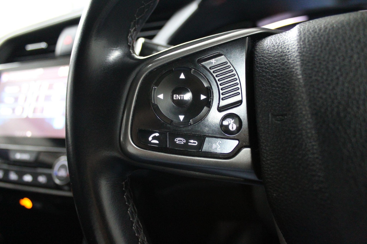 Used Honda Civic 2017 for sale - 76886505: Photo 35