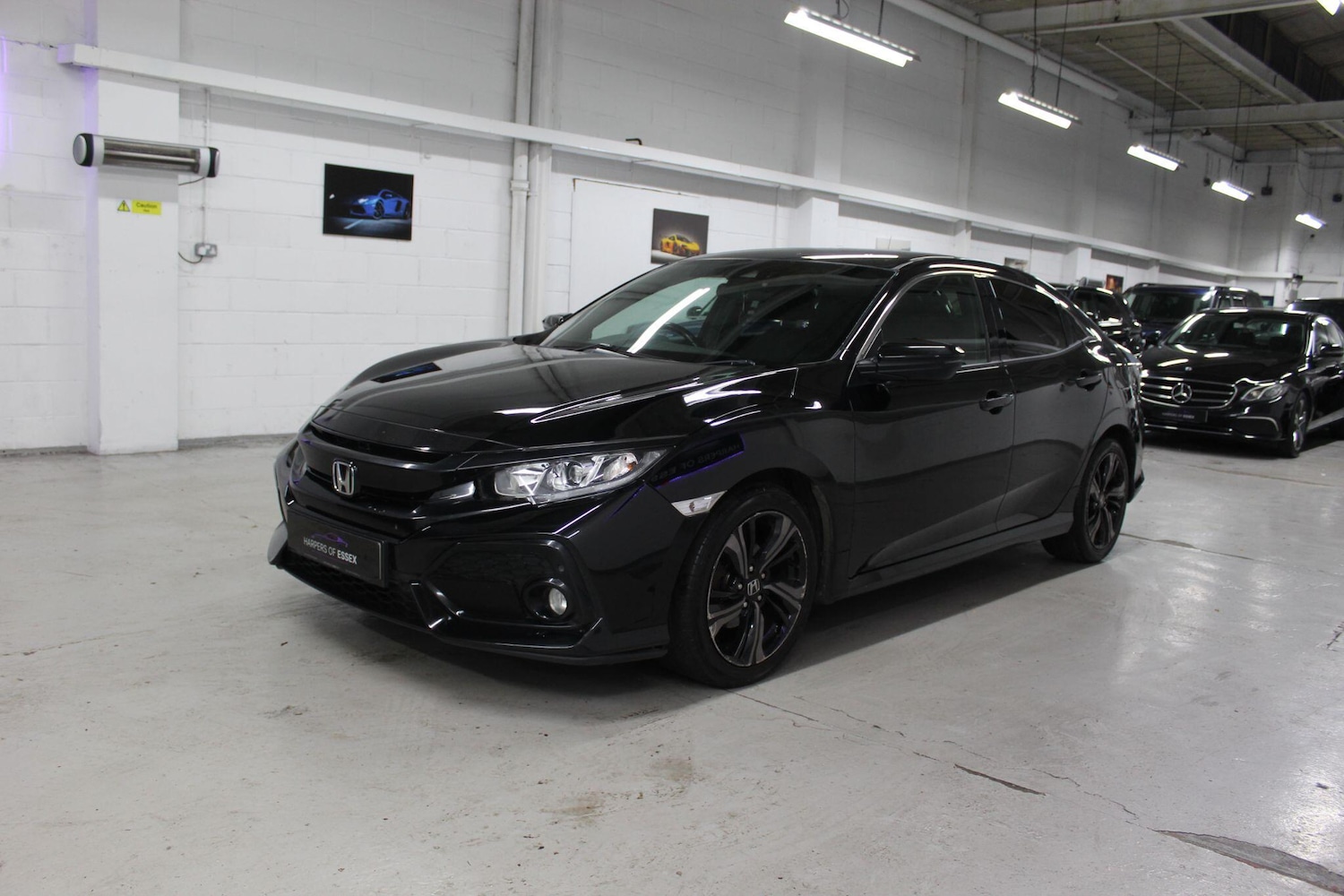 Used Honda Civic 2017 for sale - 76886505: Photo 4