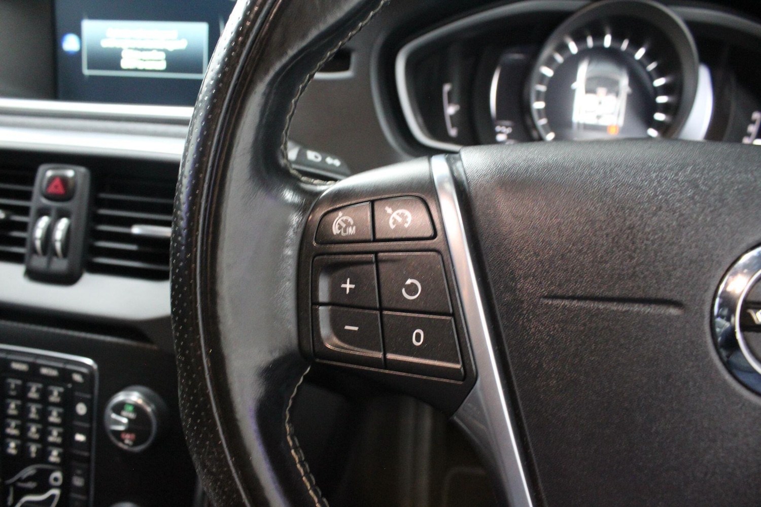 Used Volvo V40 2016 for sale - 76388673: Photo 36