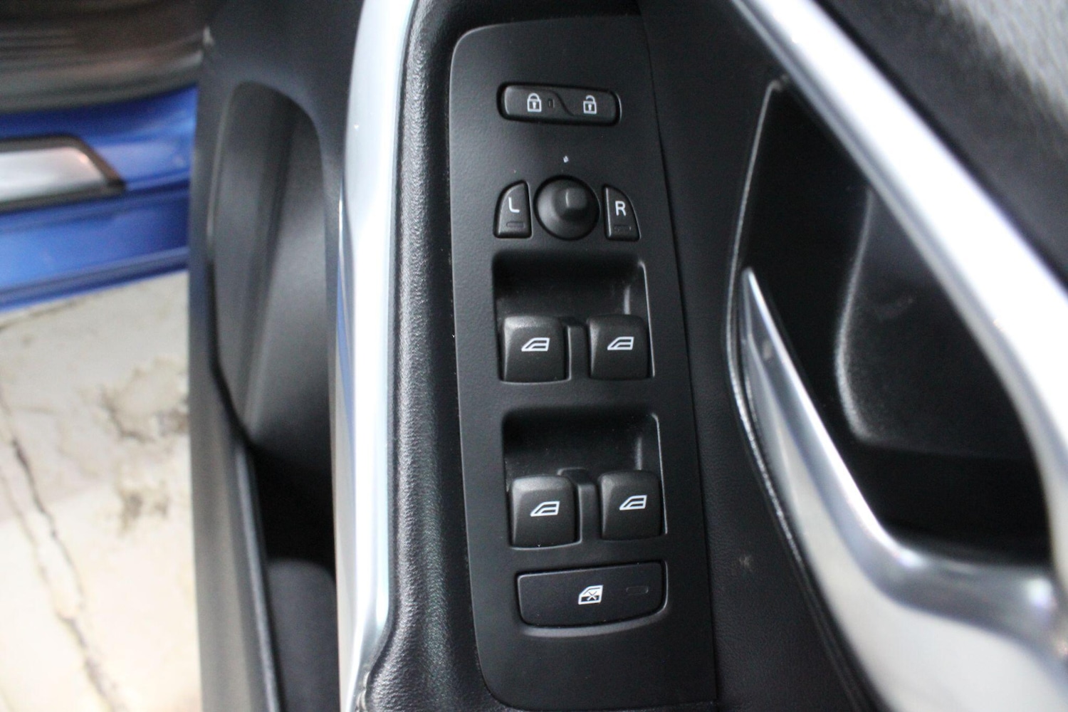 Used Volvo V40 2016 for sale - 76388673: Photo 40