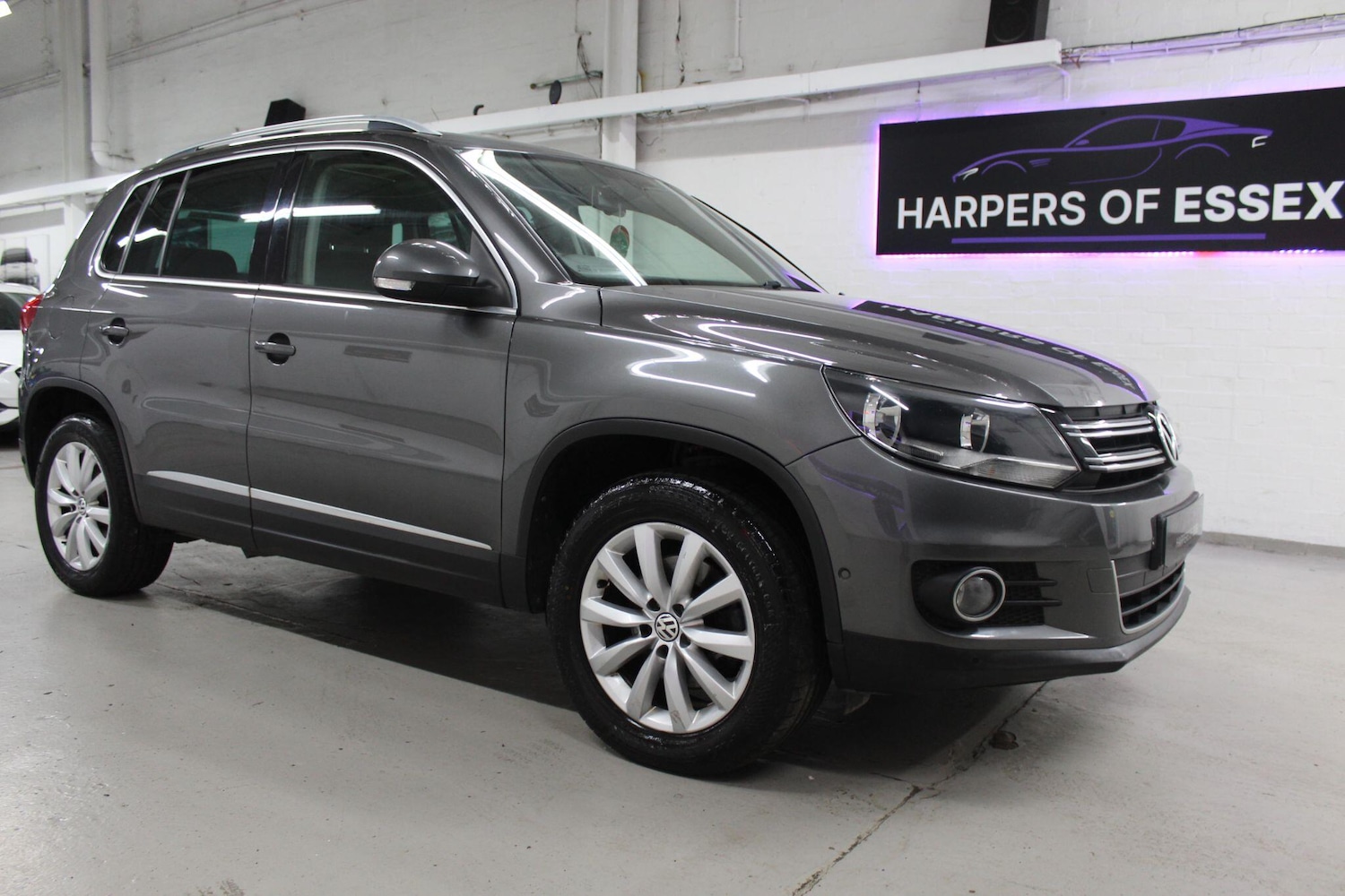Used Volkswagen Tiguan for sale - 77625803: Photo 2