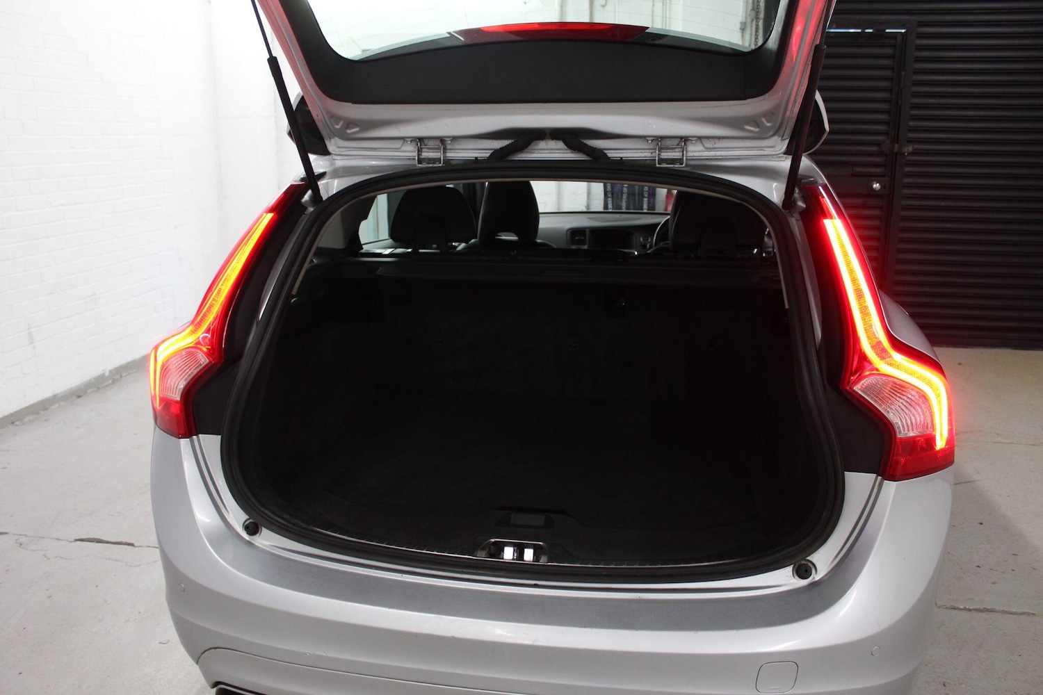 Used Volvo V60 2018 for sale - 76866576: Photo 18