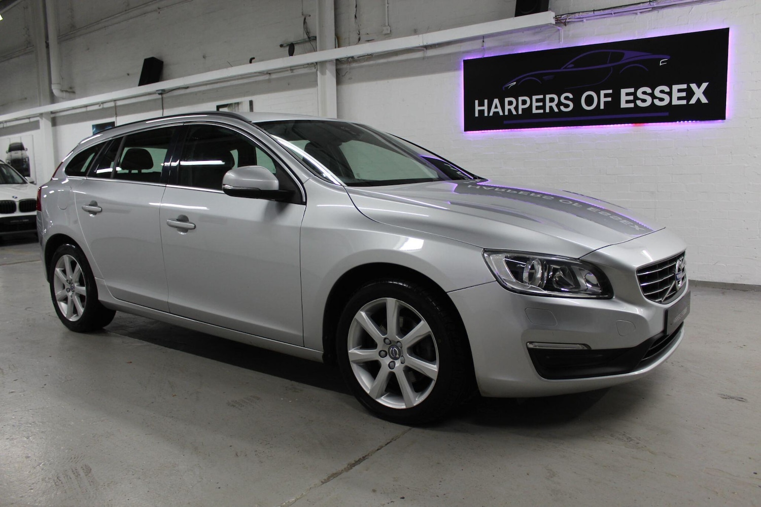 Used Volvo V60 2018 for sale - 76866576: Photo 2