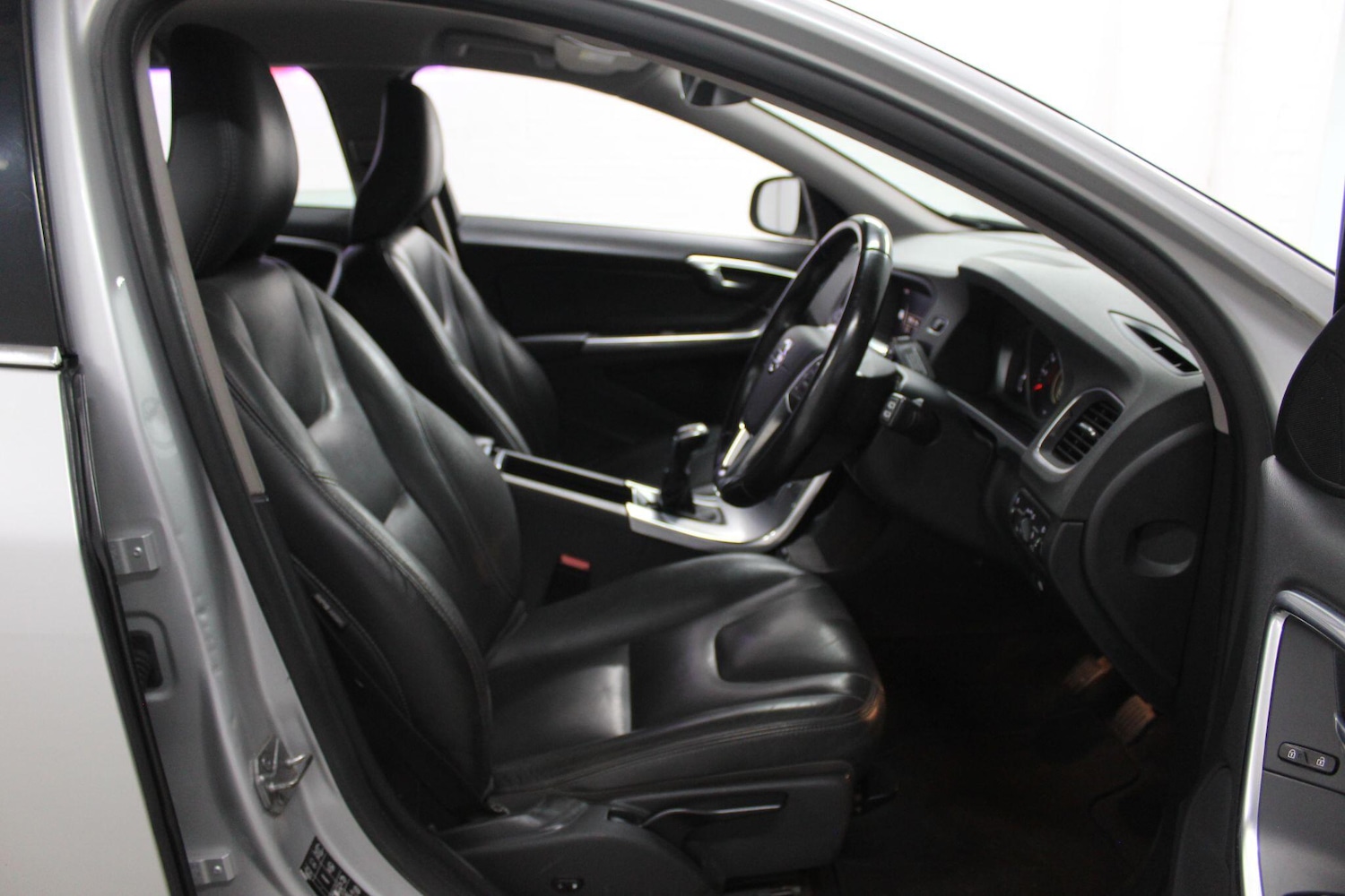 Used Volvo V60 2018 for sale - 76866576: Photo 21