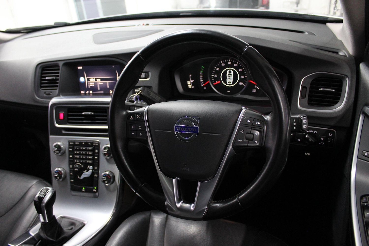 Used Volvo V60 2018 for sale - 76866576: Photo 23