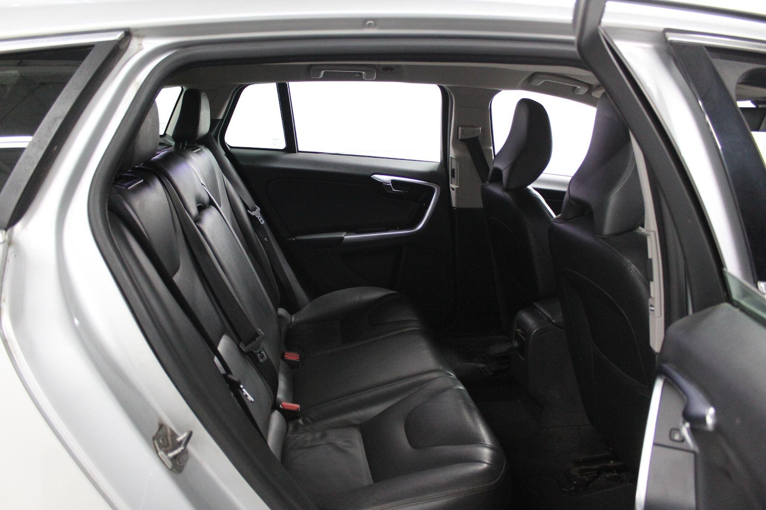 Used Volvo V60 2018 for sale - 76866576: Photo 24