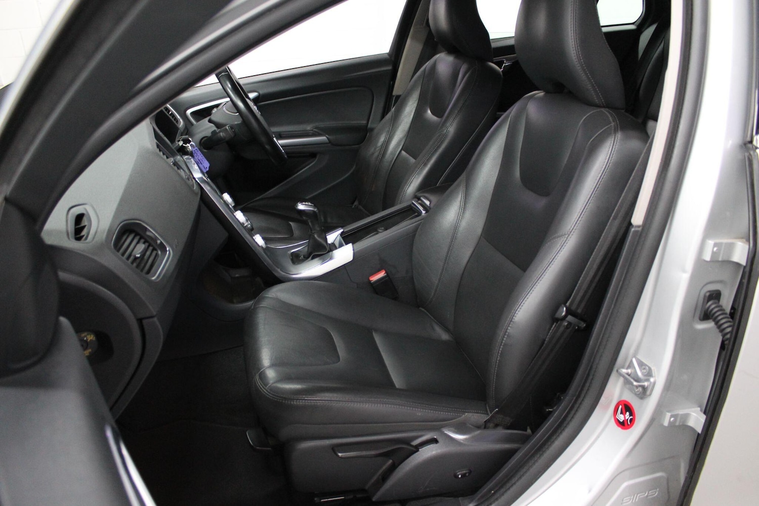 Used Volvo V60 2018 for sale - 76866576: Photo 30