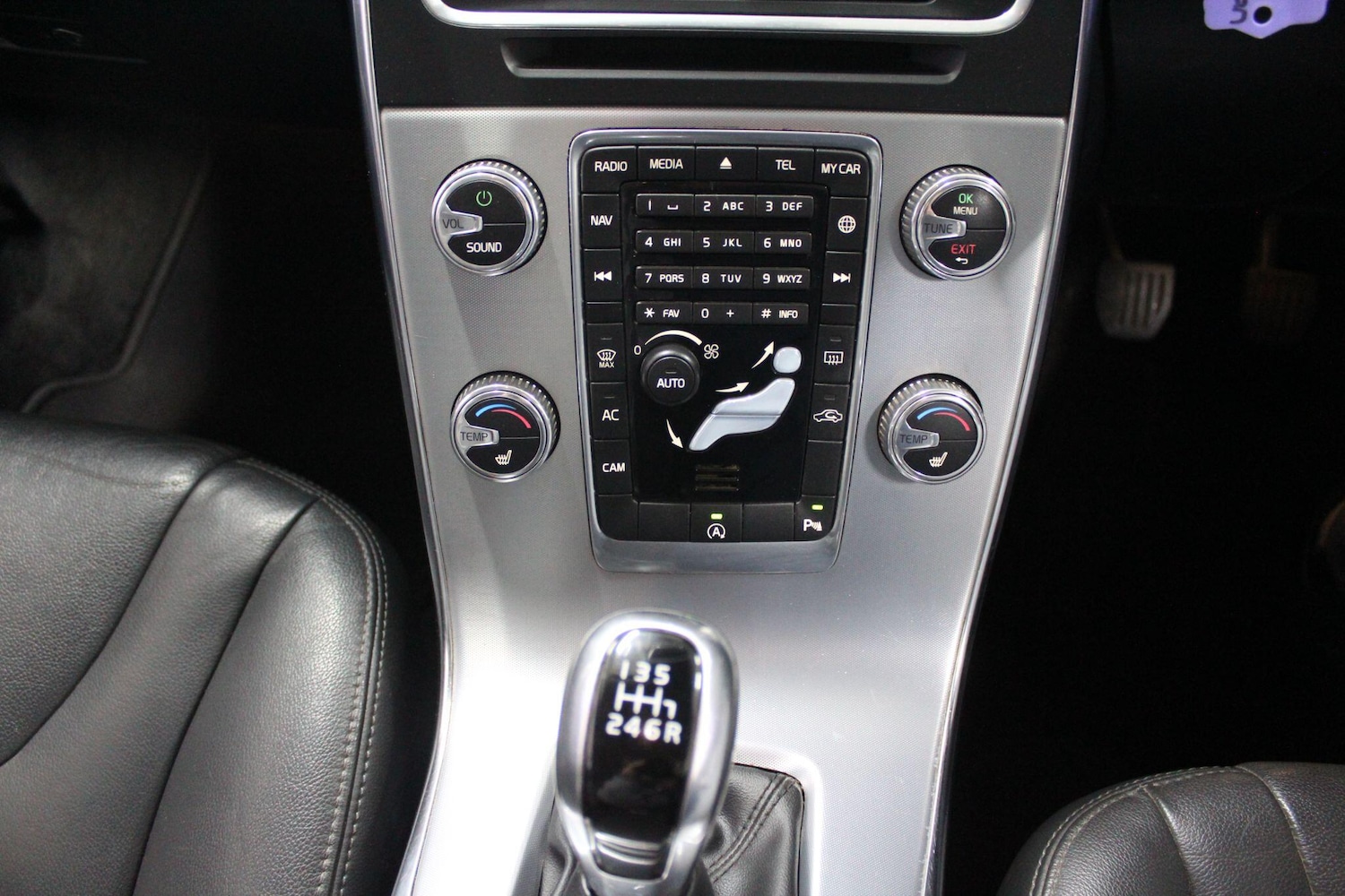 Used Volvo V60 2018 for sale - 76866576: Photo 35