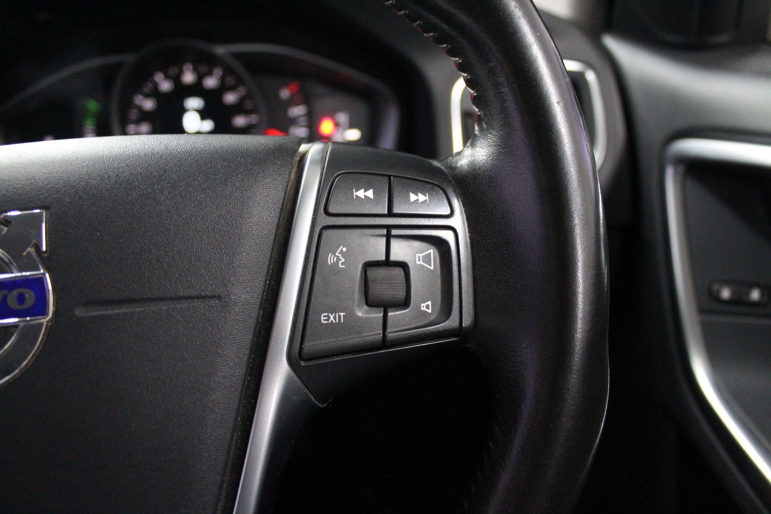 Used Volvo V60 2018 for sale - 76866576: Photo 38