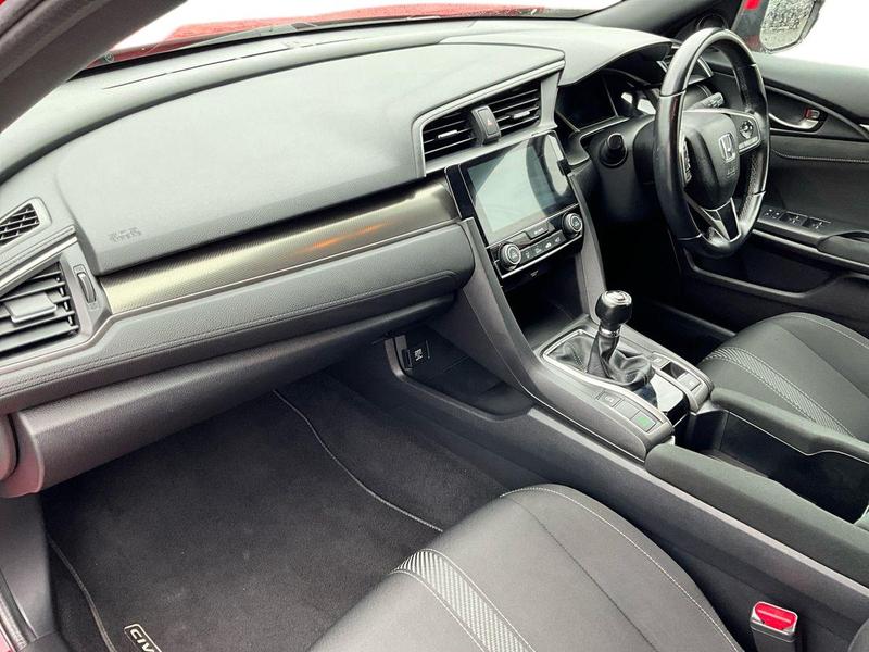 Used Honda Civic 2018 for sale - 76772700: Photo 16