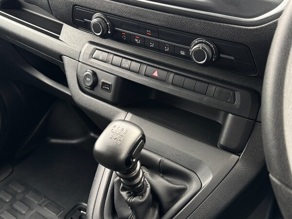 Used Vauxhall Vivaro 2024 for sale - 76163799: Photo 16