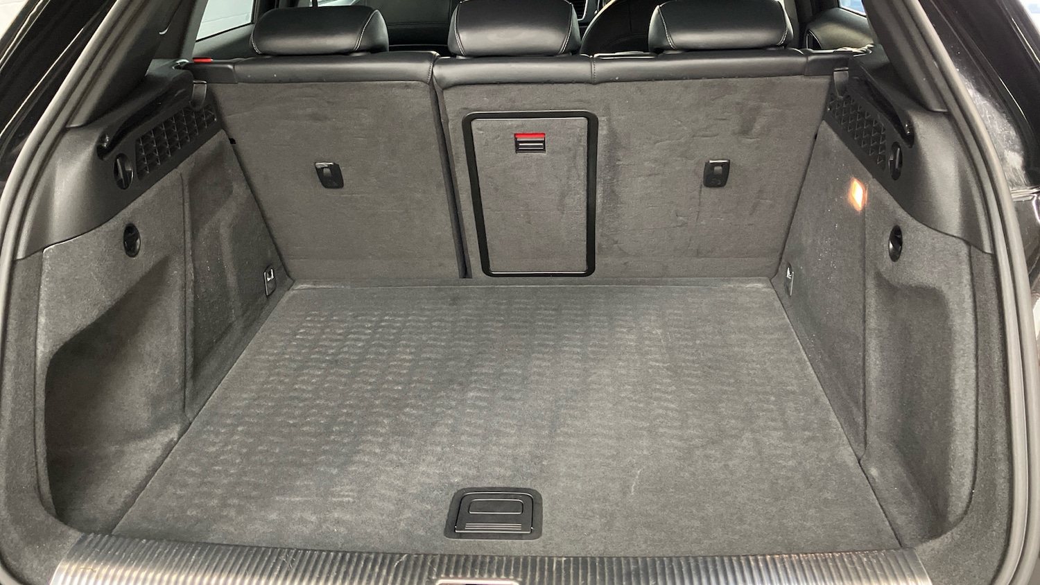 Used Audi RS Q3 2015 for sale - 76477779: Photo 32