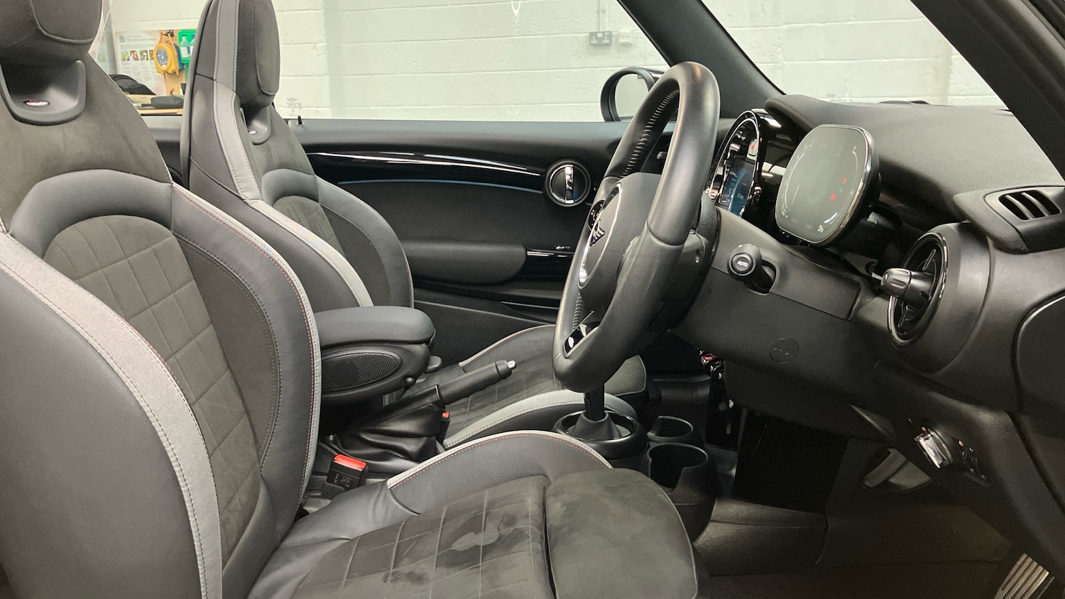 Used MINI Convertible 2024 for sale - 76490394: Photo 11