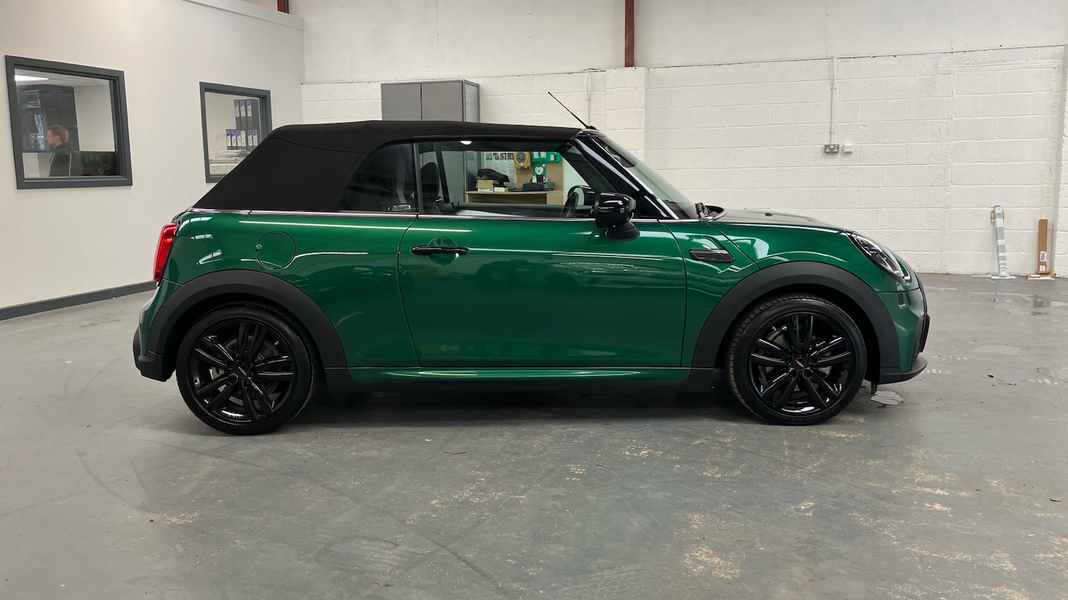 Used MINI Convertible 2024 for sale - 76490394: Photo 36