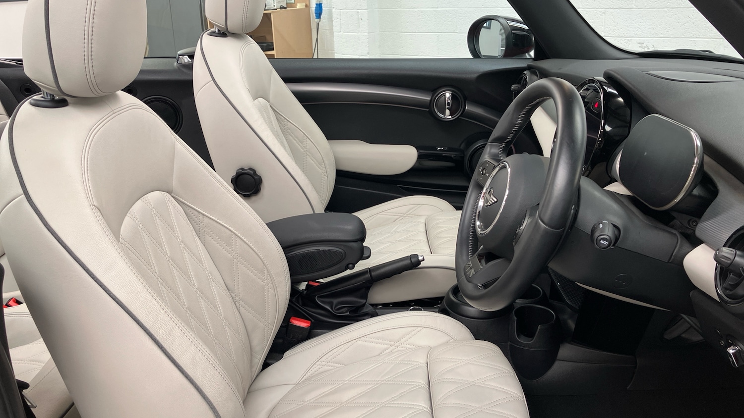 Used MINI Convertible 2021 for sale - 76322460: Photo 11