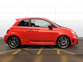 Used Abarth 695 2023 for sale - 77325978: Photo