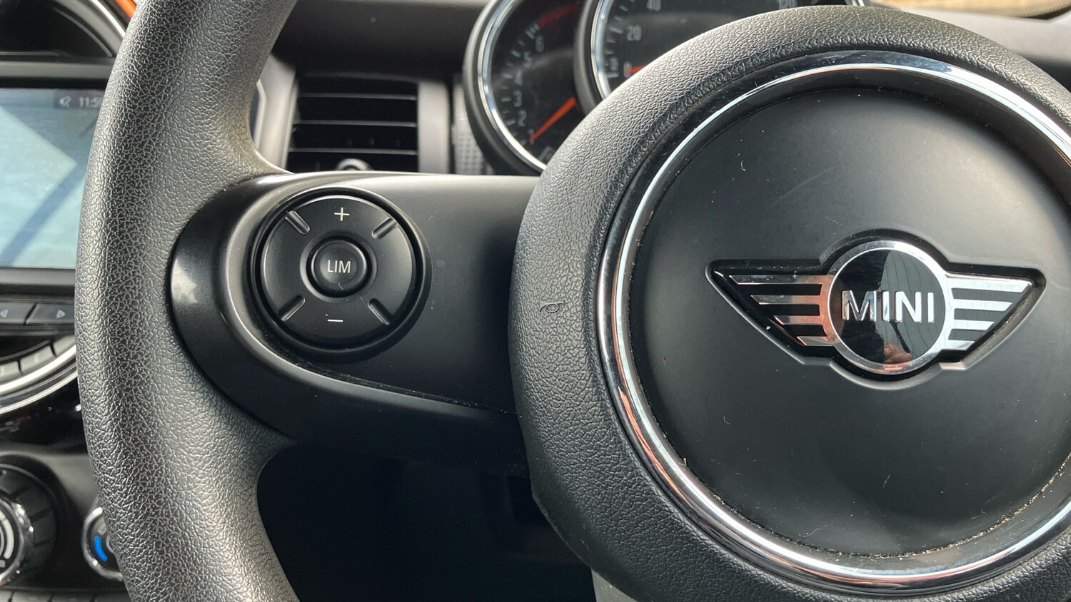 Used MINI Convertible 2018 for sale - 76362859: Photo 17