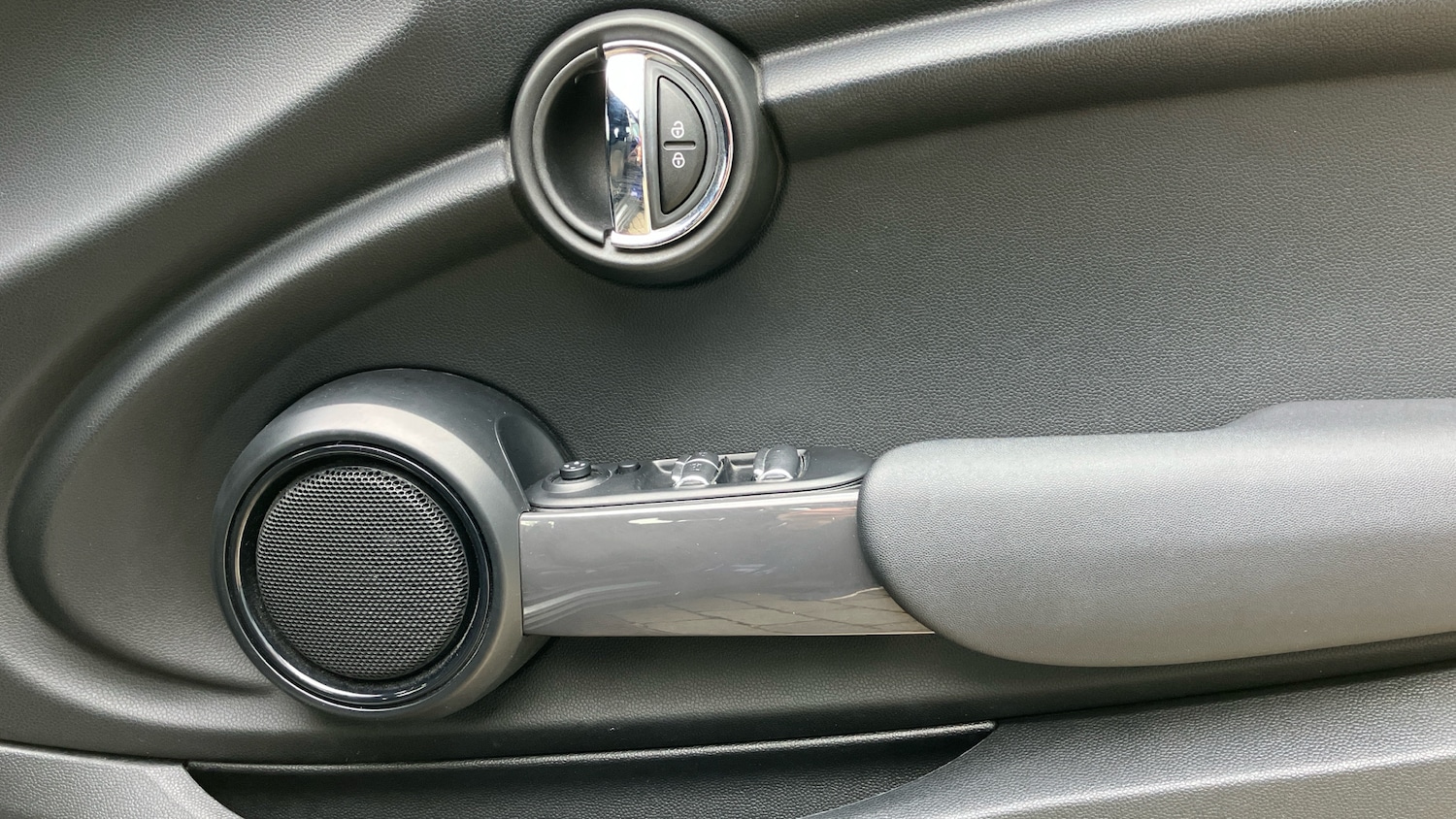 Used MINI Convertible 2018 for sale - 76362859: Photo 20