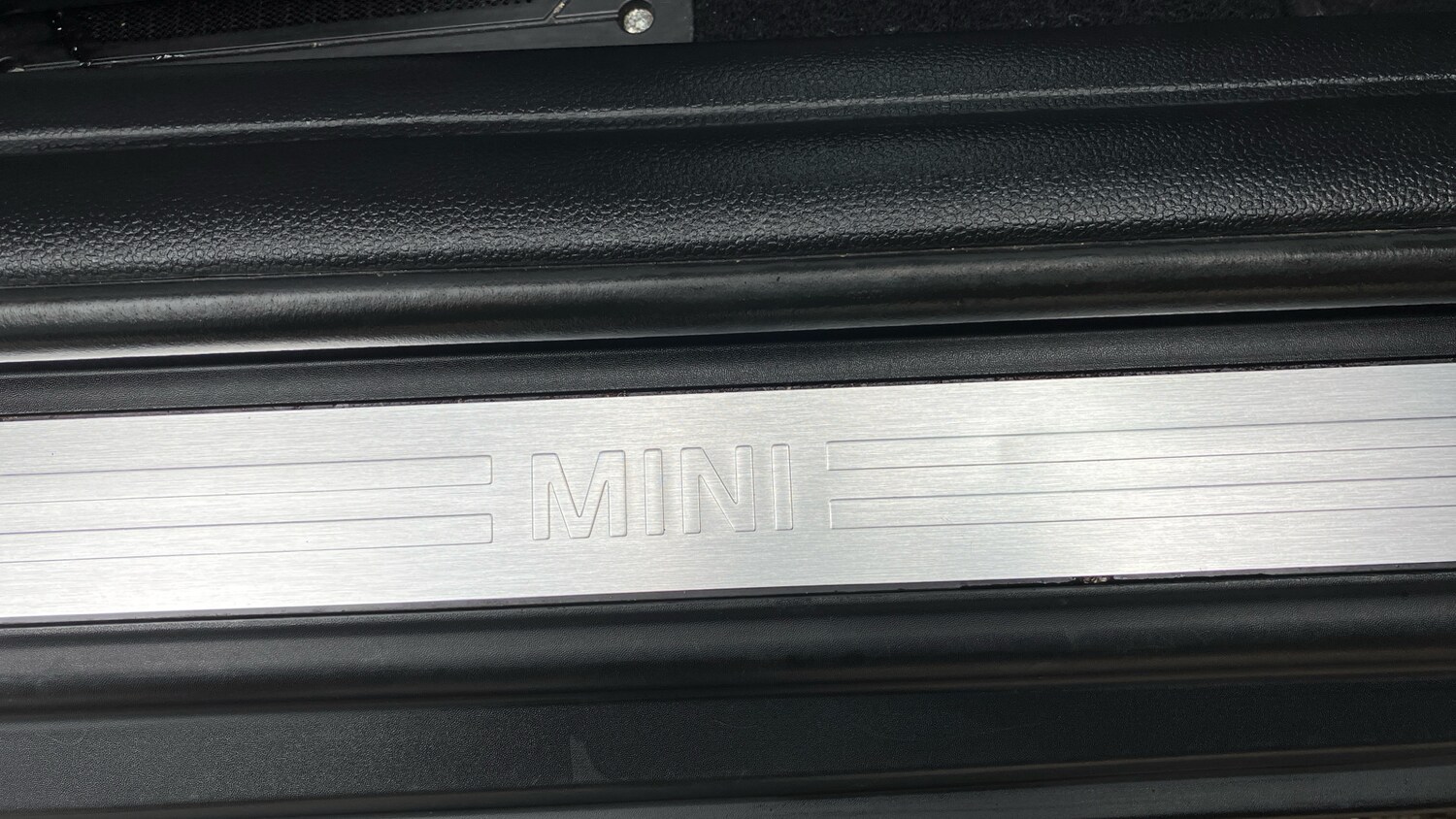 Used MINI Convertible 2018 for sale - 76362859: Photo 37