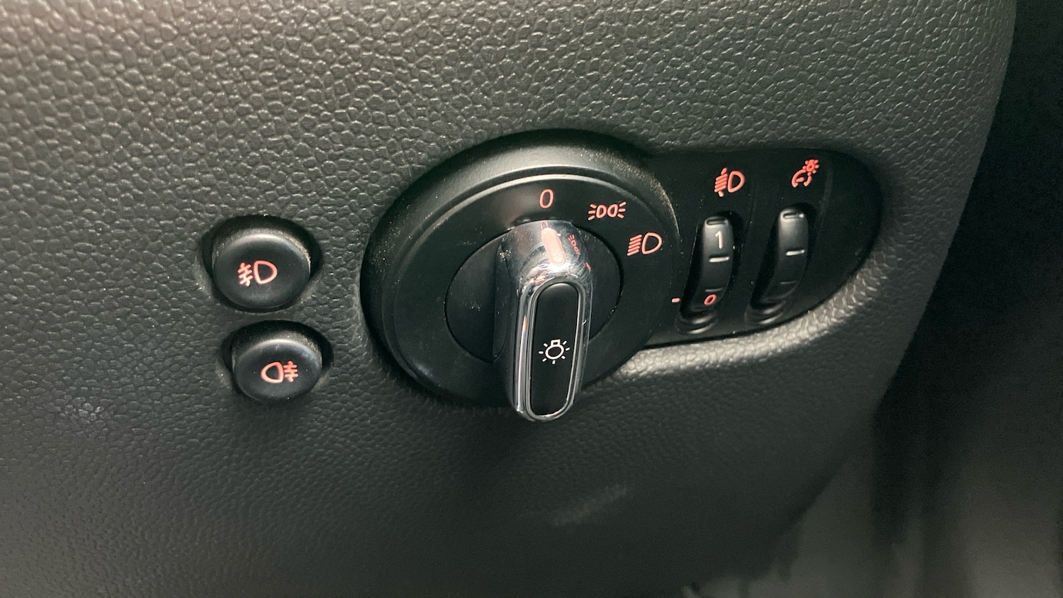 Used MINI Convertible 2018 for sale - 76362859: Photo 41