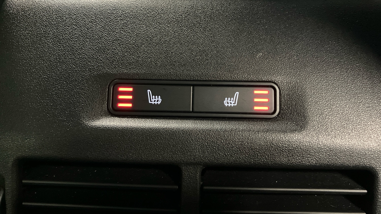 Used Jaguar E-Pace 2020 for sale - 77385040: Photo 40