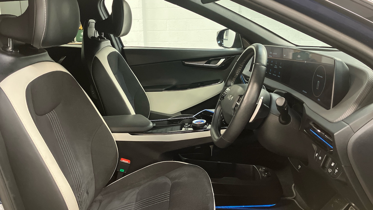 Used Kia EV6 2023 for sale - 77605139: Photo 11