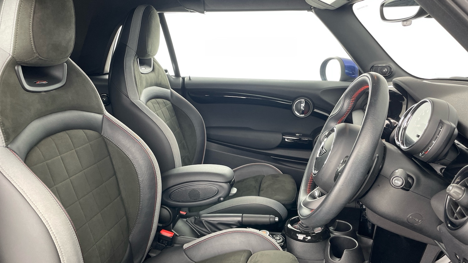 Used MINI Convertible 2020 for sale - 76859068: Photo 11