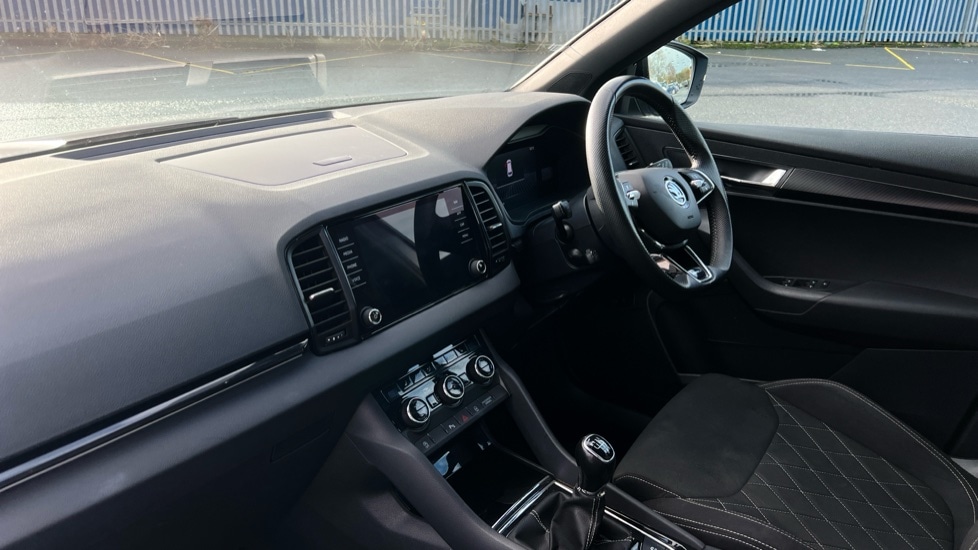 Used Skoda Karoq 2023 for sale - 76873232: Photo 2