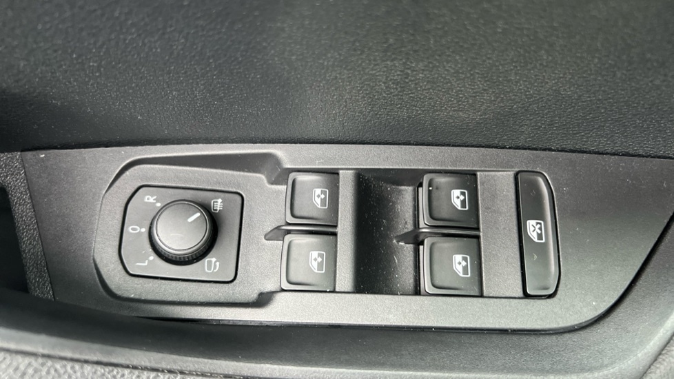 Used Skoda Karoq 2024 for sale - 76872828: Photo 48