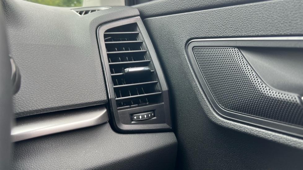 Used Skoda Karoq 2024 for sale - 76869267: Photo 44