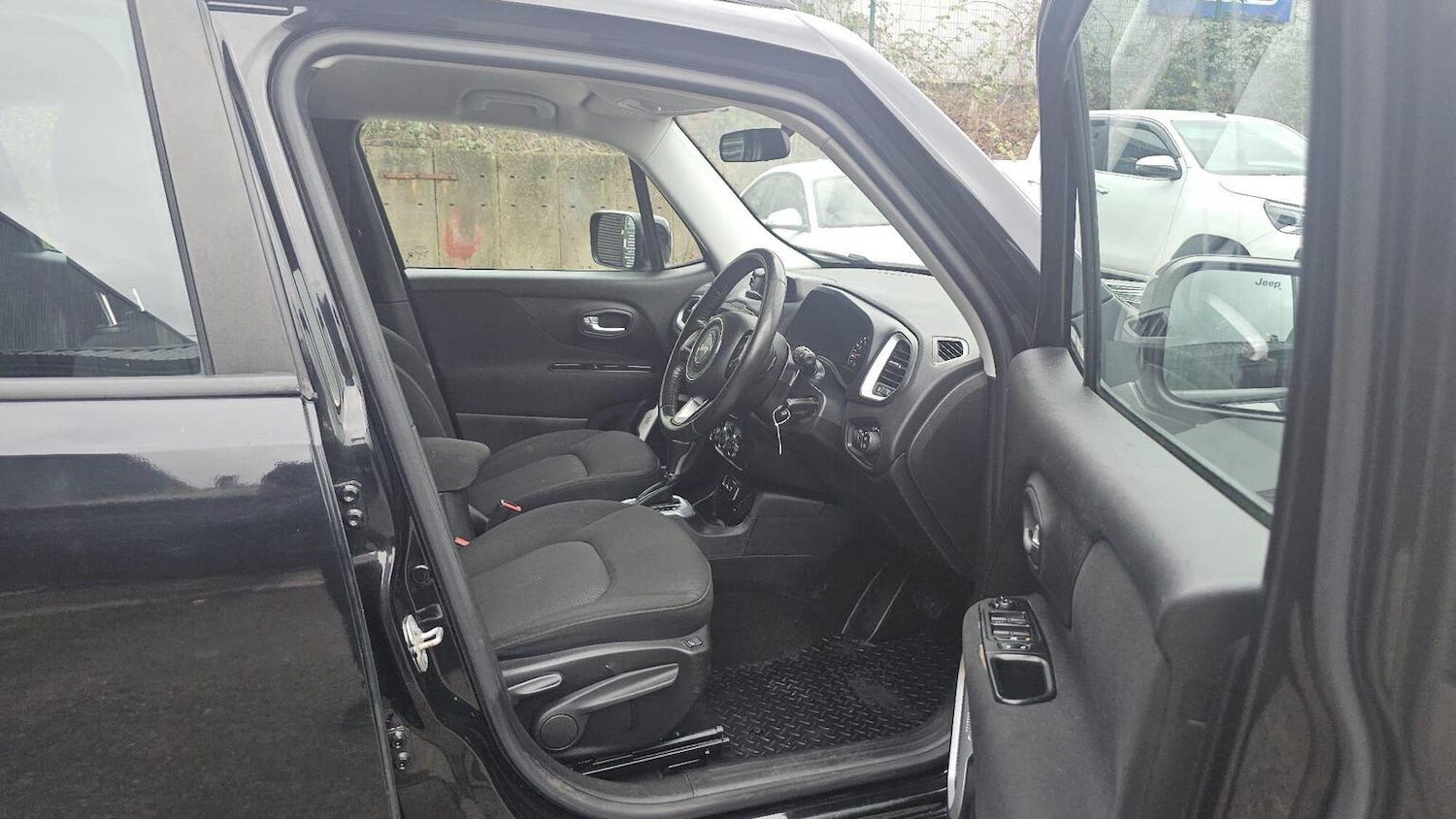 Used Jeep Renegade 2016 for sale - 77906454: Photo 24