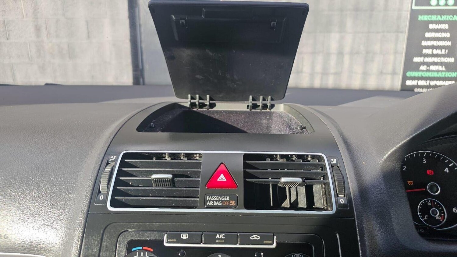 Used Volkswagen Touran 2012 for sale - 77906415: Photo 40