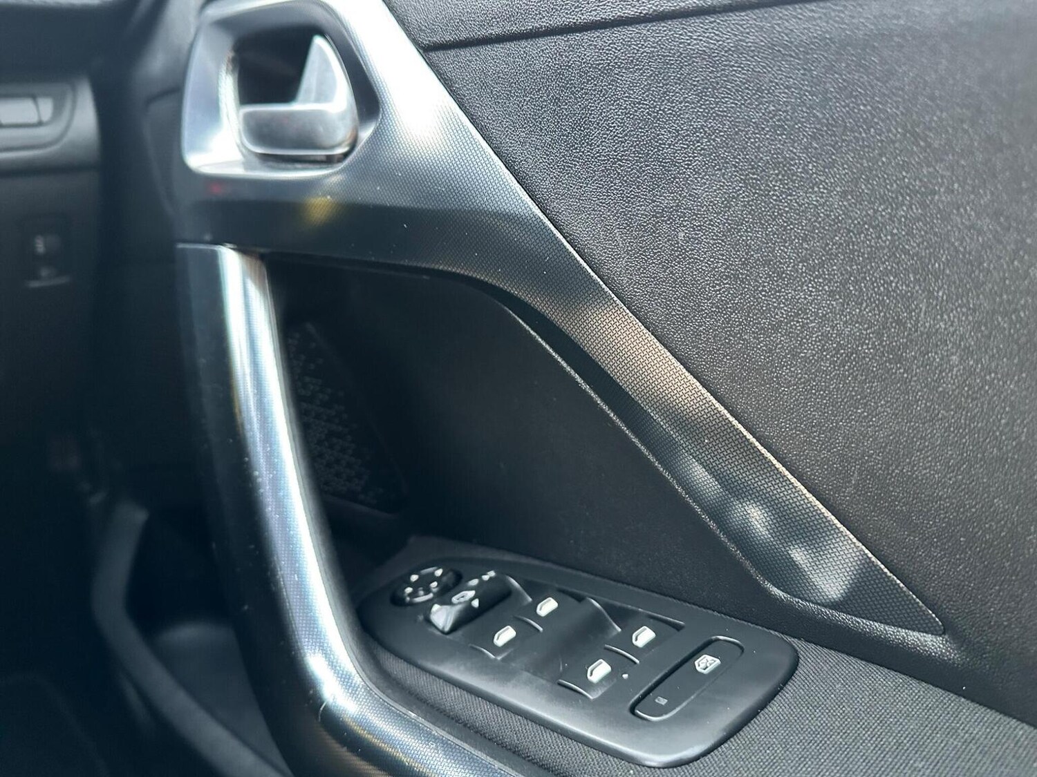 Used Peugeot 2008 2016 for sale - 77906460: Photo 25