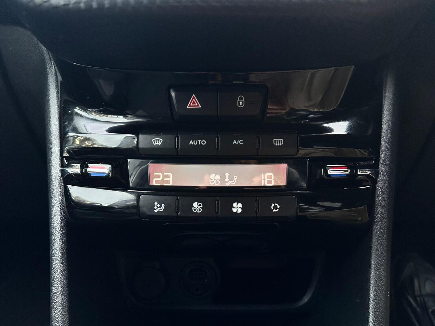 Used Peugeot 2008 2016 for sale - 77906460: Photo 26