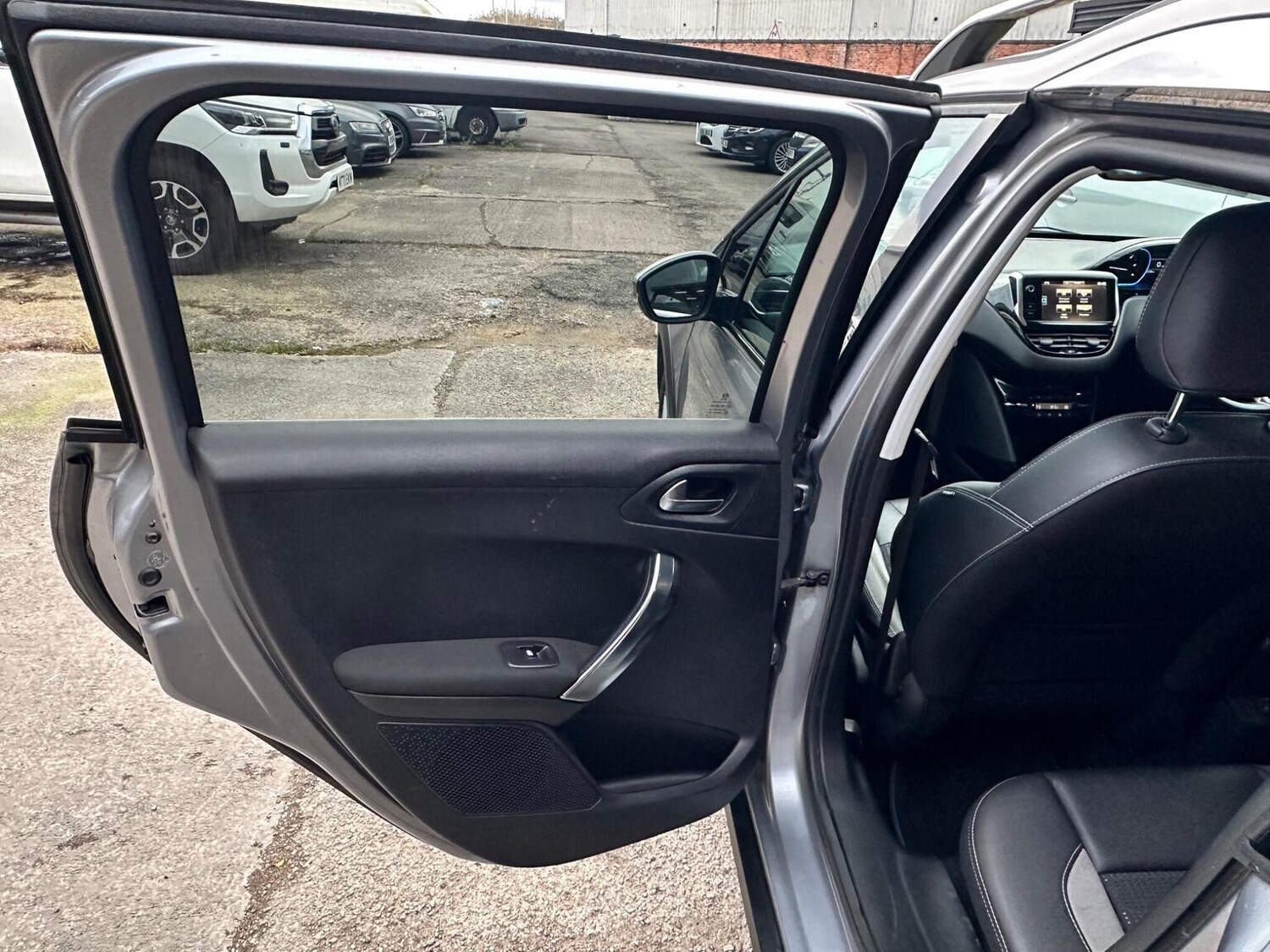 Used Peugeot 2008 2016 for sale - 77906460: Photo 31