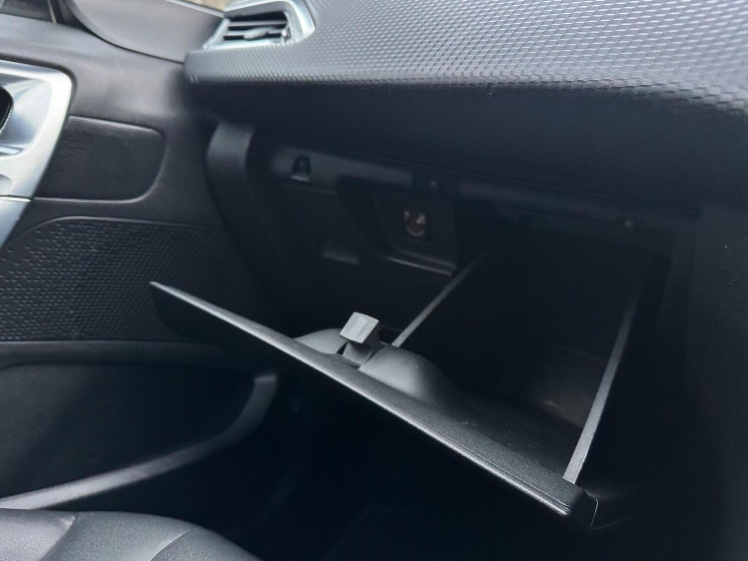 Used Peugeot 2008 2016 for sale - 77906460: Photo 49