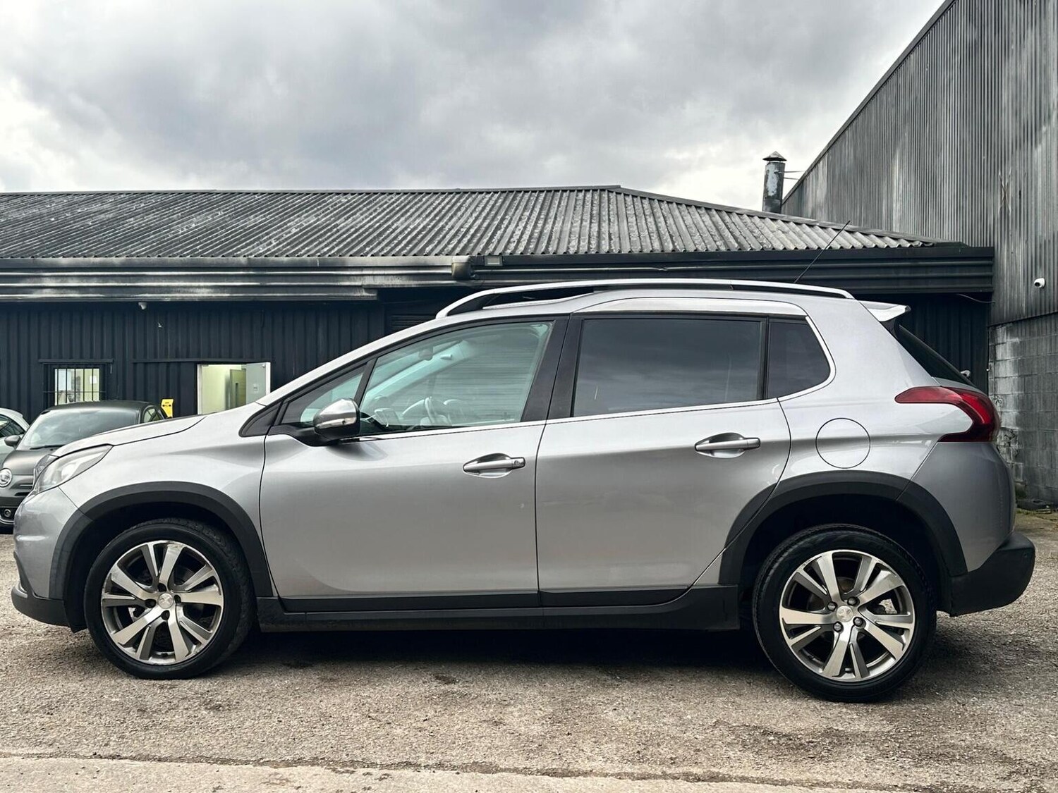 Used Peugeot 2008 2016 for sale - 77906460: Photo 8