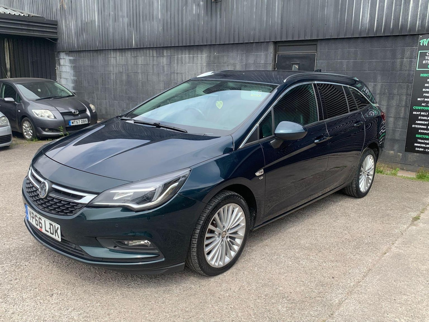 Used Vauxhall Astra 2016 for sale - 77906396: Photo 2