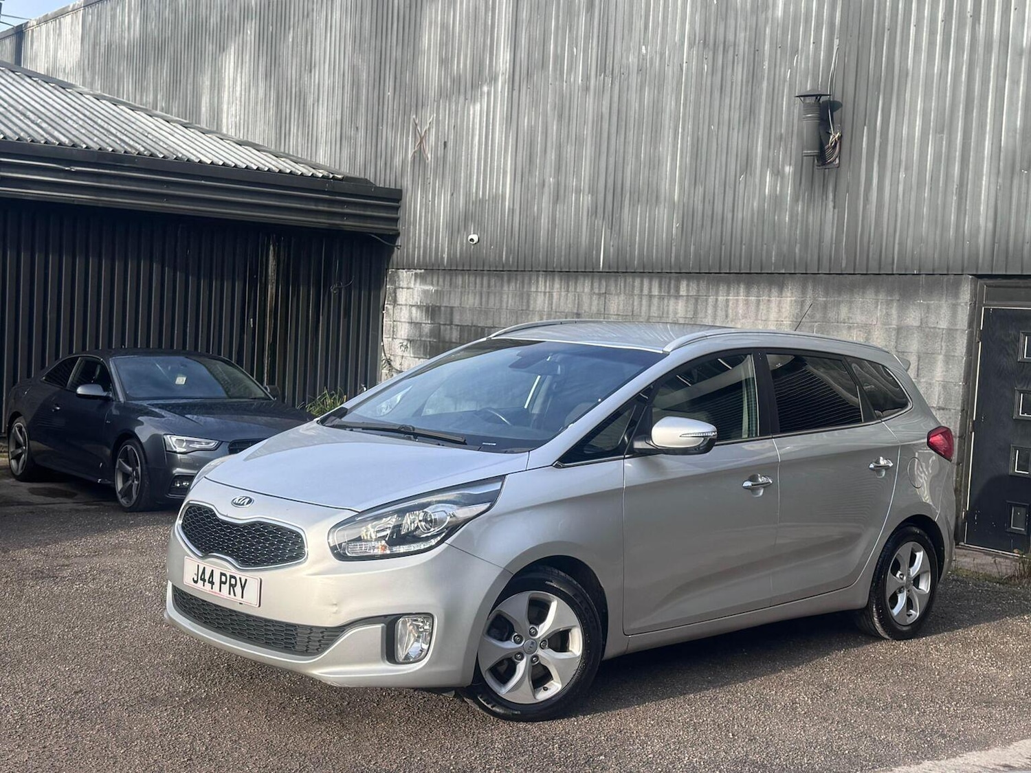 Used Kia Carens 2014 for sale - 77906395: Photo 2