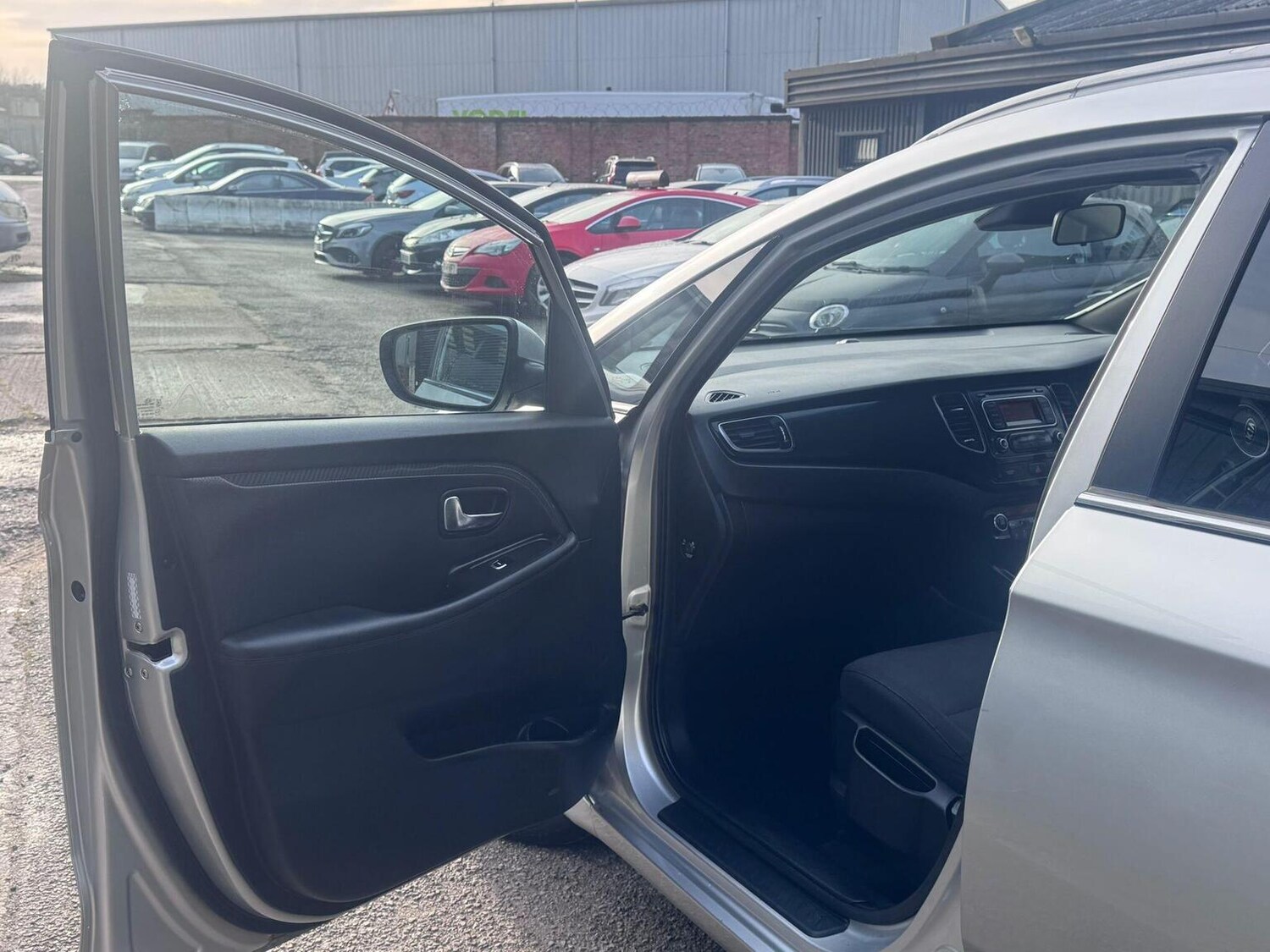 Used Kia Carens 2014 for sale - 77906395: Photo 24