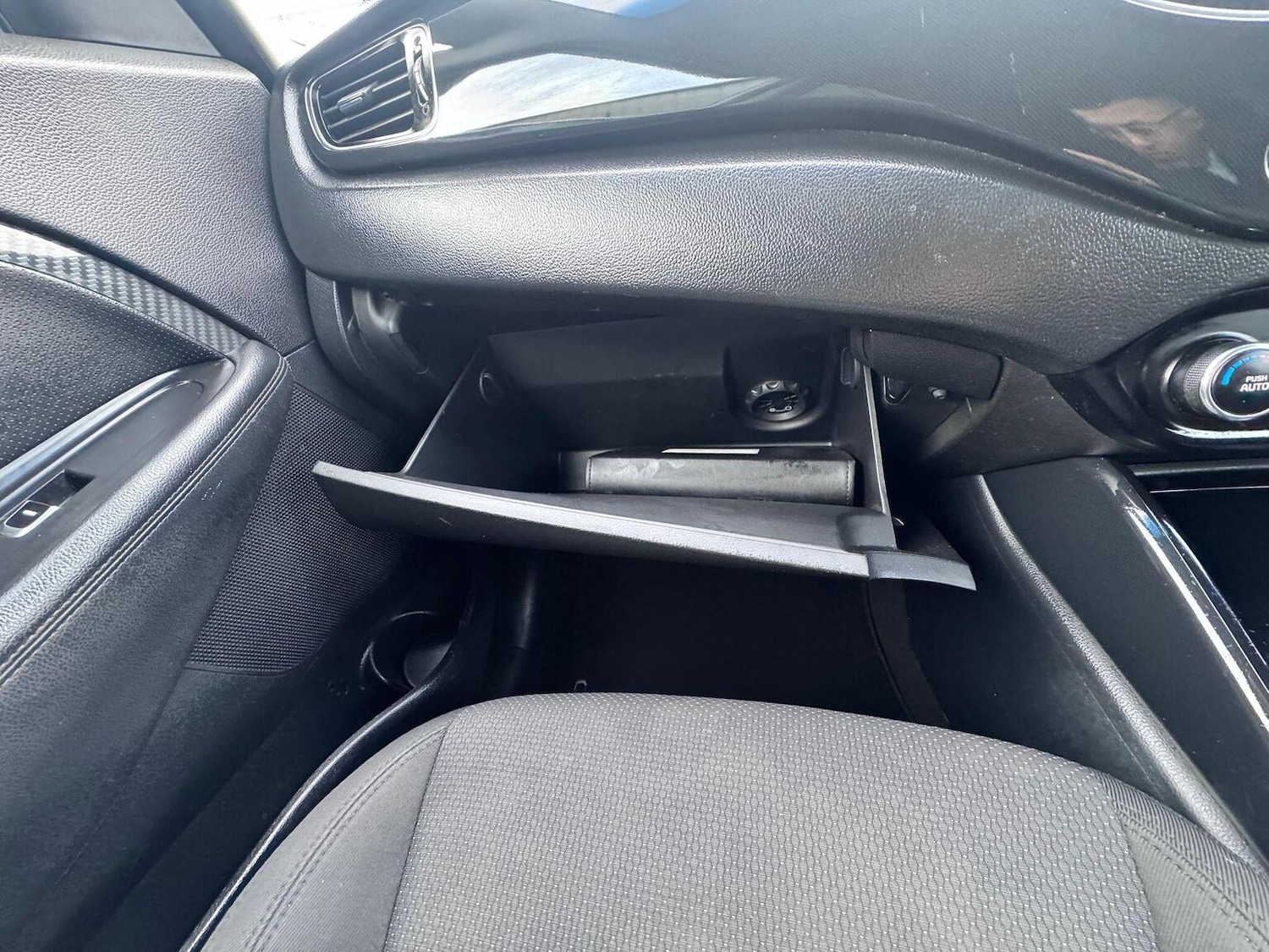 Used Kia Carens 2014 for sale - 77906395: Photo 37