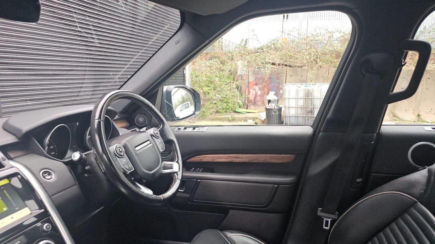 Used Land Rover Discovery 2017 for sale - 77906405: Photo 15