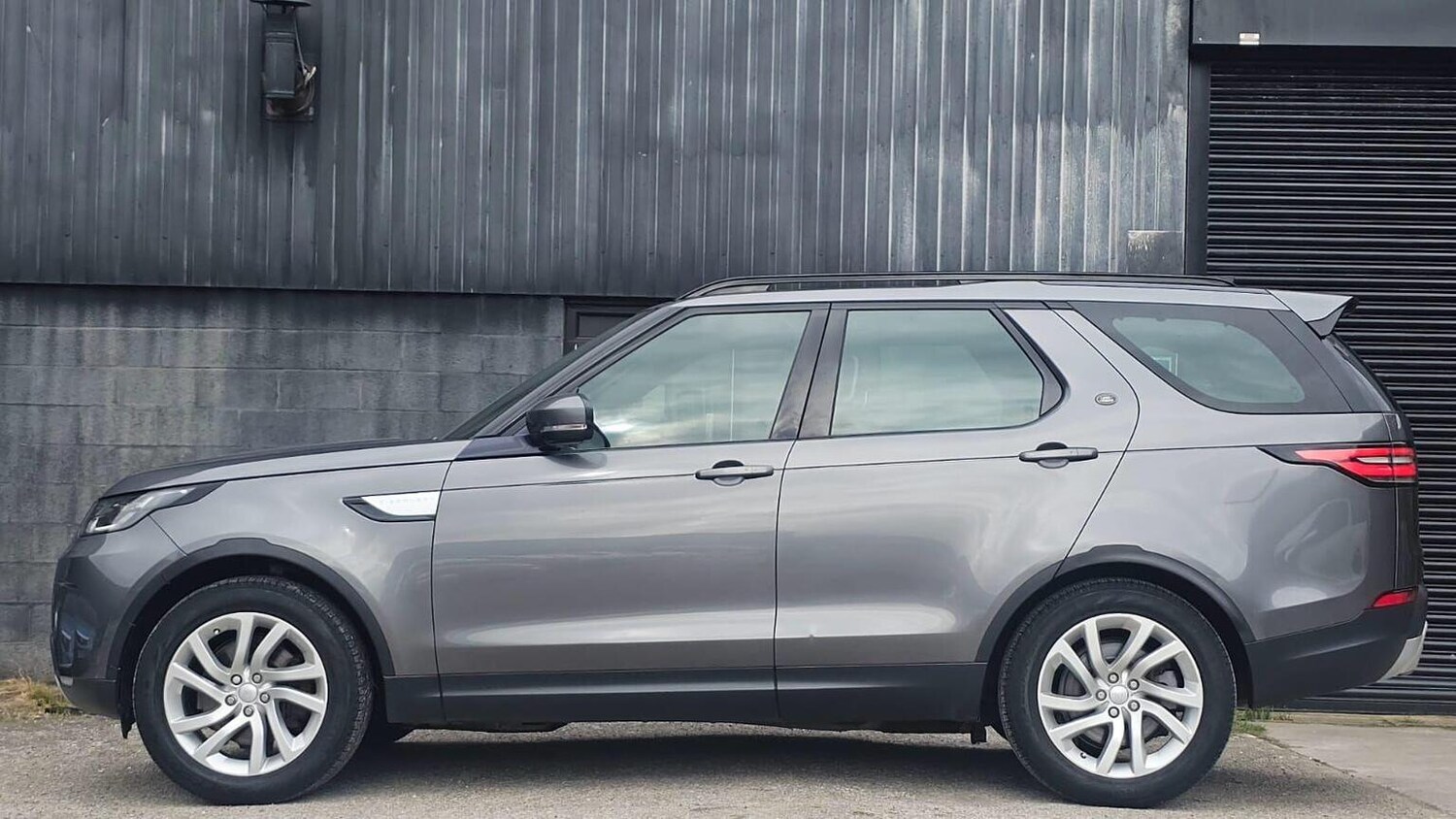 Used Land Rover Discovery 2017 for sale - 77906405: Photo 8