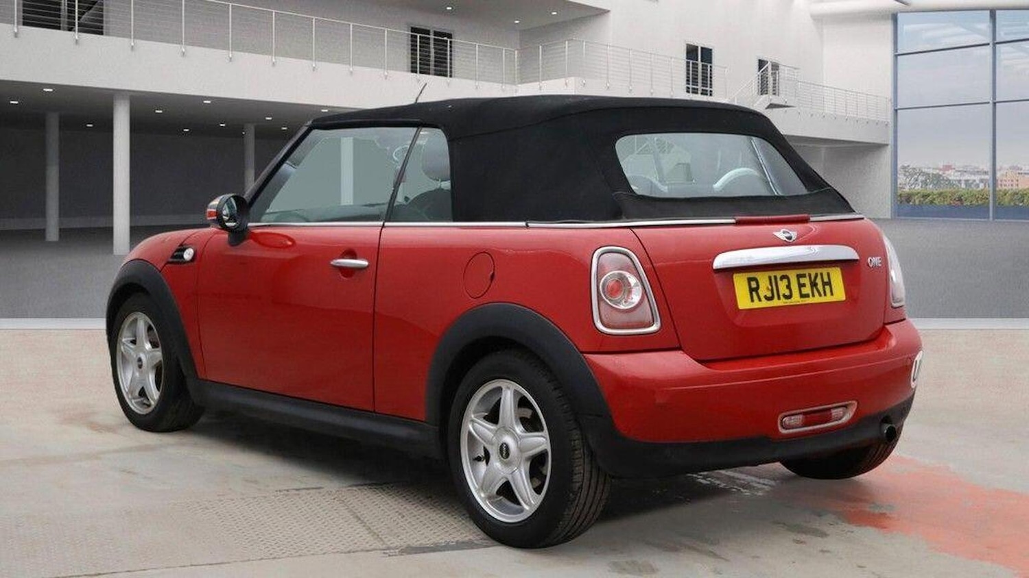 Used MINI Convertible 2013 for sale - 77906387: Photo 3