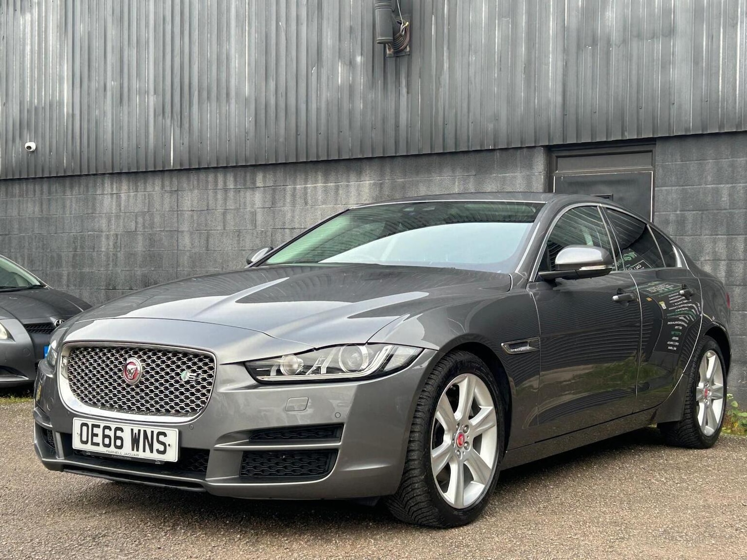 Used Jaguar XE 2017 for sale - 77906426: Photo 4