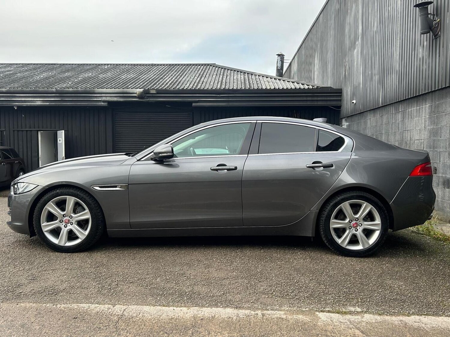 Used Jaguar XE 2017 for sale - 77906426: Photo 6