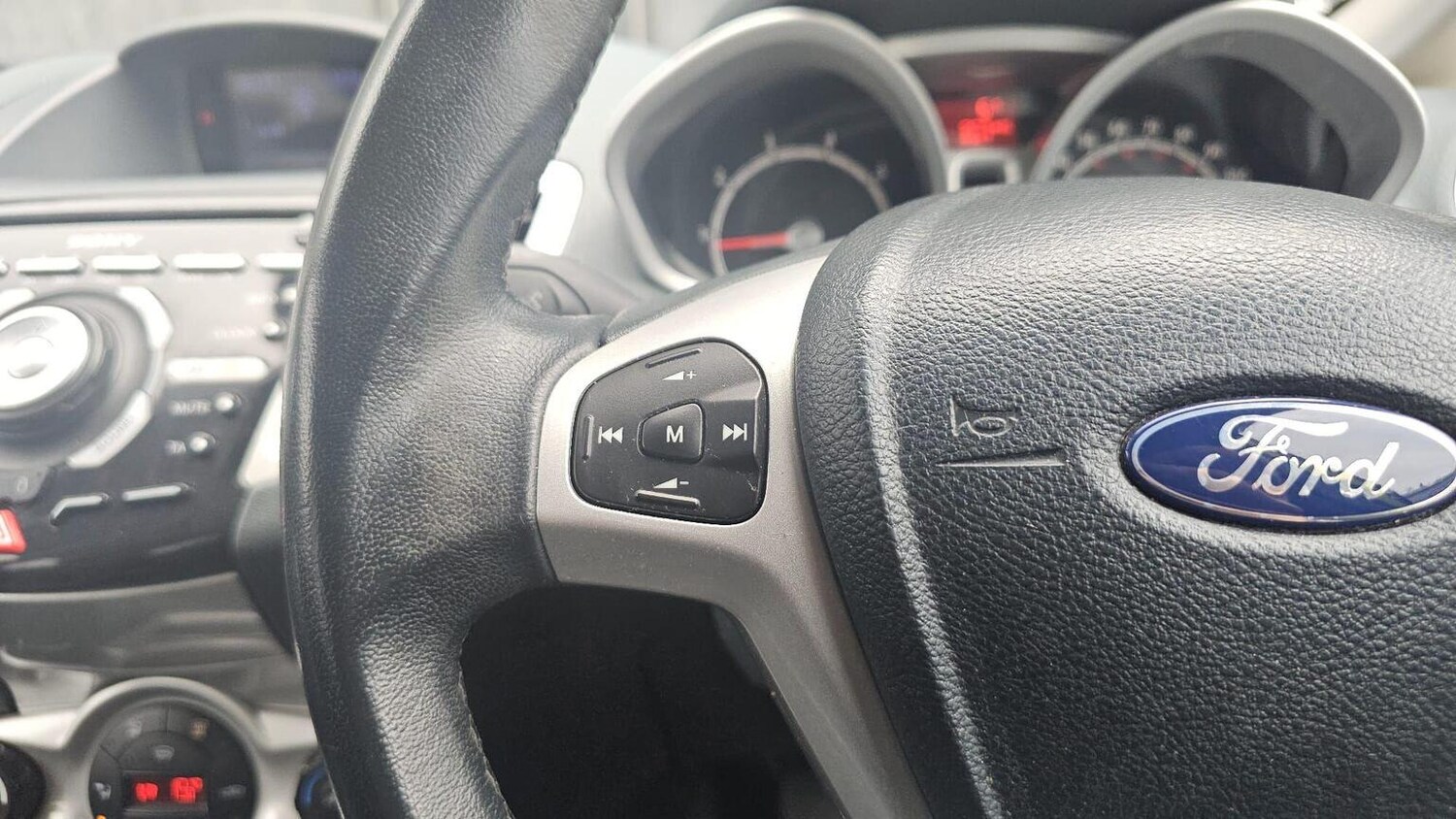 Used Ford Fiesta 2011 for sale - 77906404: Photo 32