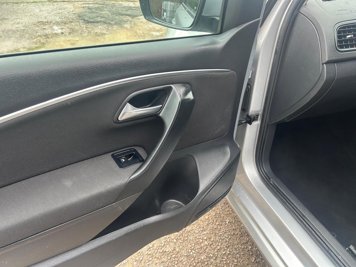 Used Volkswagen Polo 2015 for sale - 77906413: Photo 28